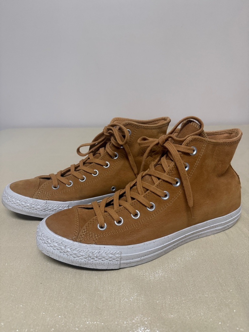 Chuck Taylor All Star RAW Sugar 
Leather lace-up M 10, W12